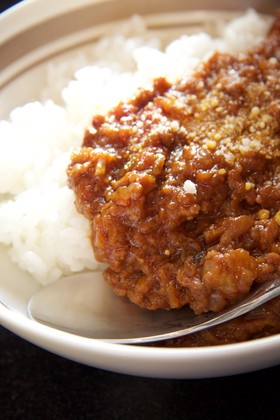 煮込めば煮込むほど旨味!絶品トマトカレー