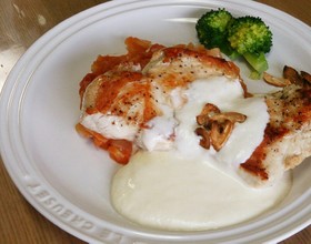 鶏胸肉のガーリックステーキ☆2色ソース