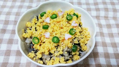 ひじき煮の簡単混ぜご飯♪卵と一緒にの写真