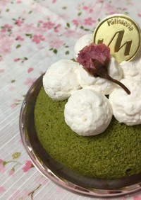 桜と抹茶の小さなケーキ