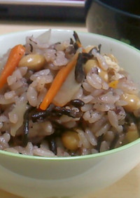 ひじきと大豆のご飯、お好みで黒米もＩＮ！