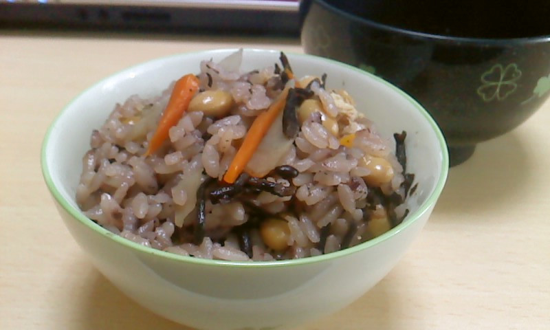 ひじきと大豆のご飯、お好みで黒米もＩＮ！の画像