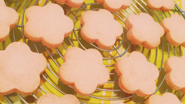 ストロベリーチョコでピンクのクッキー レシピ 作り方 By Akipochi クックパッド