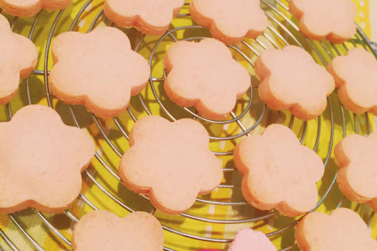 ストロベリーチョコでピンクのクッキー レシピ 作り方 By Akipochi クックパッド 簡単おいしいみんなのレシピが367万品