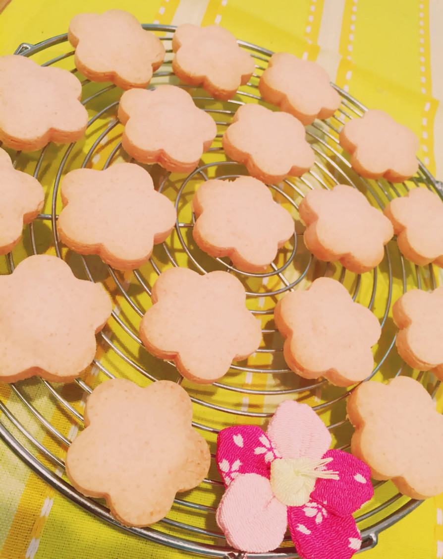 ストロベリーチョコでピンクのクッキーの画像