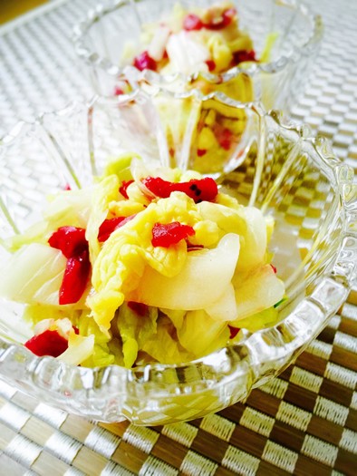 簡単小鉢☆白菜と梅の和え物 お弁当もの写真