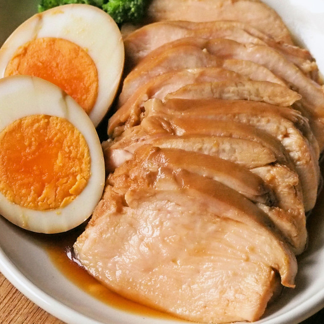 ５分で簡単 胸肉やわらか鶏チャーシュー レシピ 作り方 By Emyo クックパッド