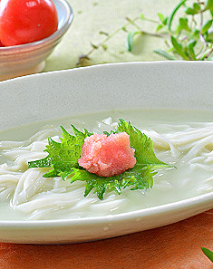  若草色の豆乳スープうどん☆タラコのせ の画像