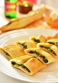 トルコ料理☆ほうれん草とチーズのピデ