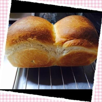 もっちり♫シンプルな食パンの写真
