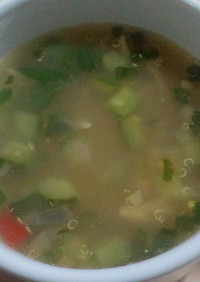 コストコキヌアサラダでスープ