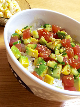 ♬ ごま油香る ♬ 簡単アボカドまぐろ丼