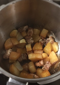 圧力鍋で簡単！豚肉と大根の煮物。