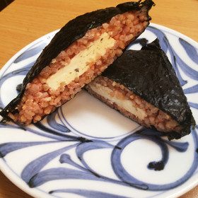 ケチャップライスのおにぎらず