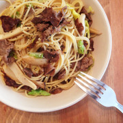 牛肉とキャベツのバター醤油パスタの写真