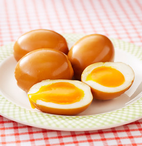 ウーロン茶と純露のとろ〜り半熟卵
