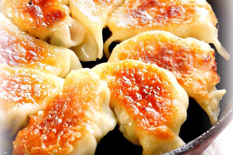 スキレット おいしい鉄鍋餃子 レシピ 作り方 By Aprea クックパッド 簡単おいしいみんなのレシピが376万品
