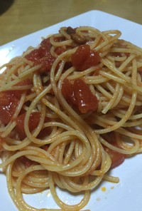 シンプルなトマトソーススパゲティ。