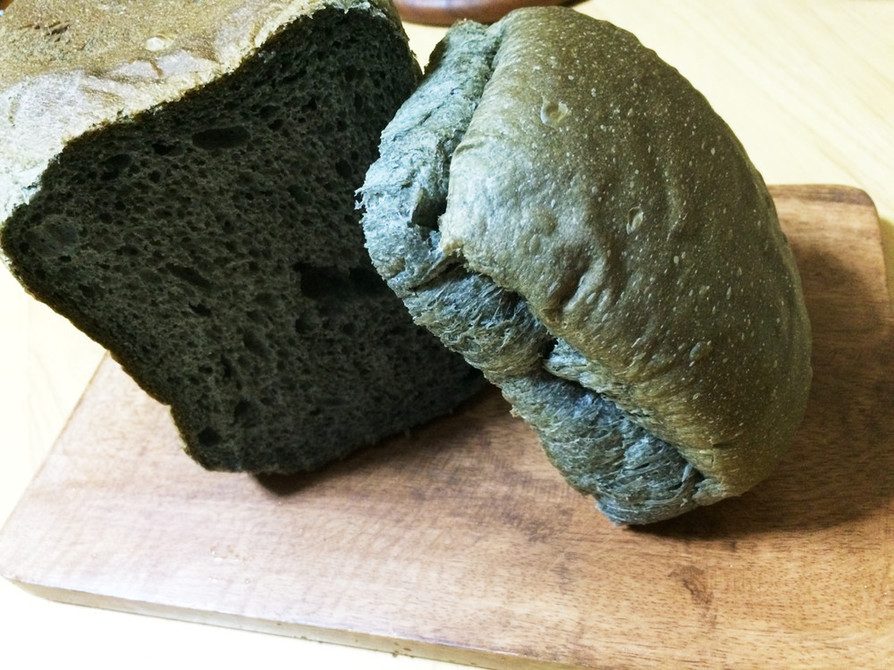 真っ黒！竹炭食パン☆の画像