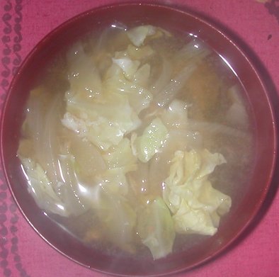 キャベツと玉葱の味噌汁の写真