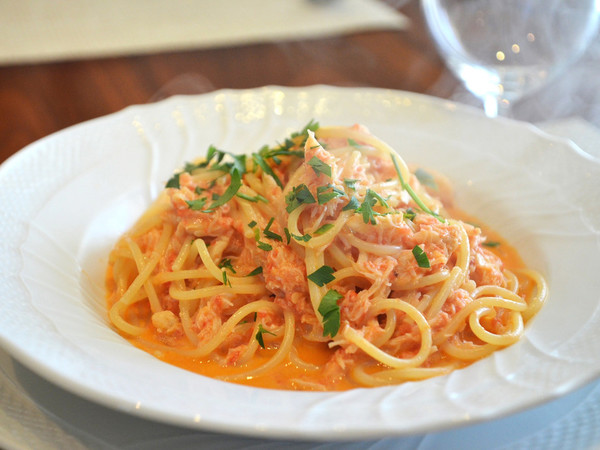 スパゲティー ズワイガニのトマトクリームソース