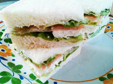 ピリリと山葵風味のリコッタサンドイッチ。の写真