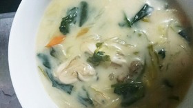 ほうれん草と牡蠣のクリームシチュー