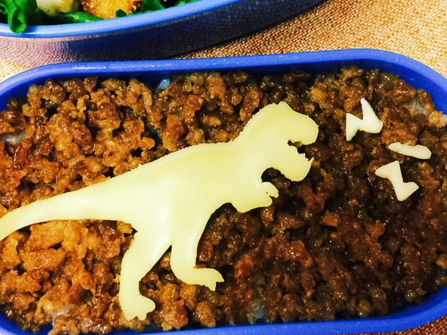 キャラ弁 スライスチーズの切り抜き レシピ 作り方 By 30mam クックパッド 簡単おいしいみんなのレシピが360万品