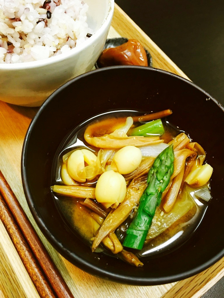 簡単♪季節の野菜と金針菜・蓮の実のみそ汁の画像