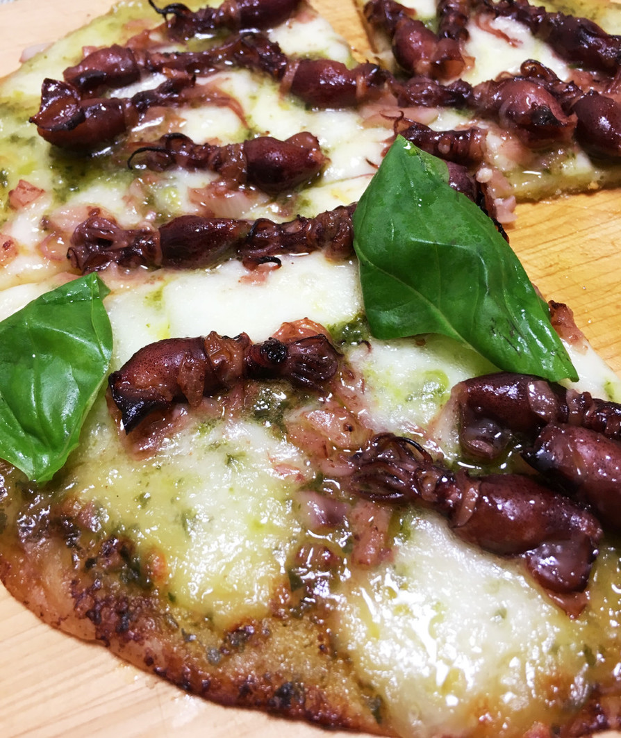 ホタルイカとモッツァレラチーズのピザの画像