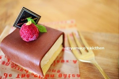 スライス生チョコレートでミニチーズケーキの写真