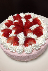 ピンクが綺麗！簡単イチゴのムースケーキ！