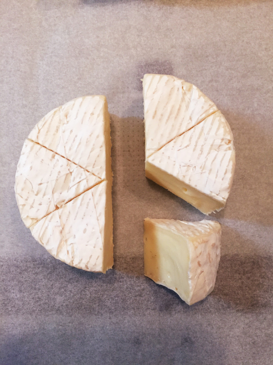 カマンベールチーズは糸でカット！の画像