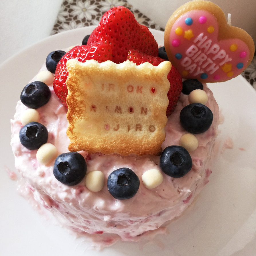 1歳お誕生日や初節句に苺で簡単桃色ケーキの画像