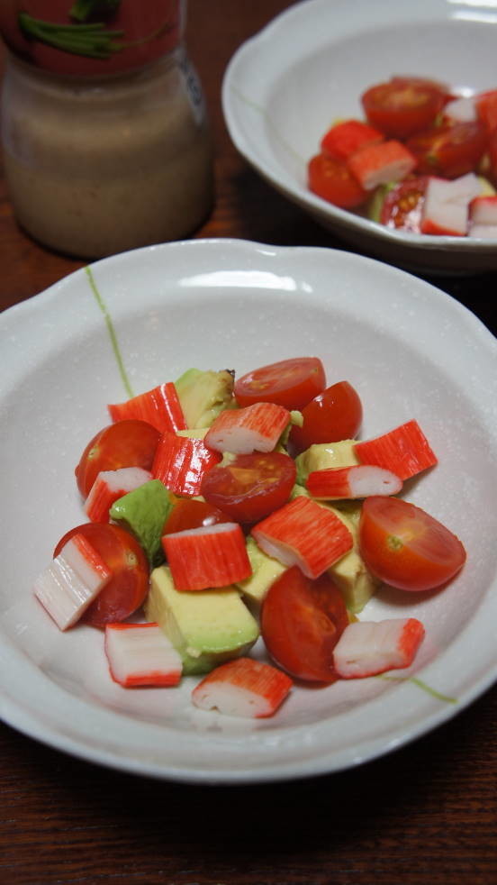 まるごとアボカド・プチトマト・のサラダの画像
