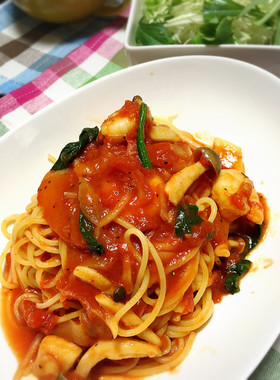 ほうれん草とえびのトマトソースパスタ