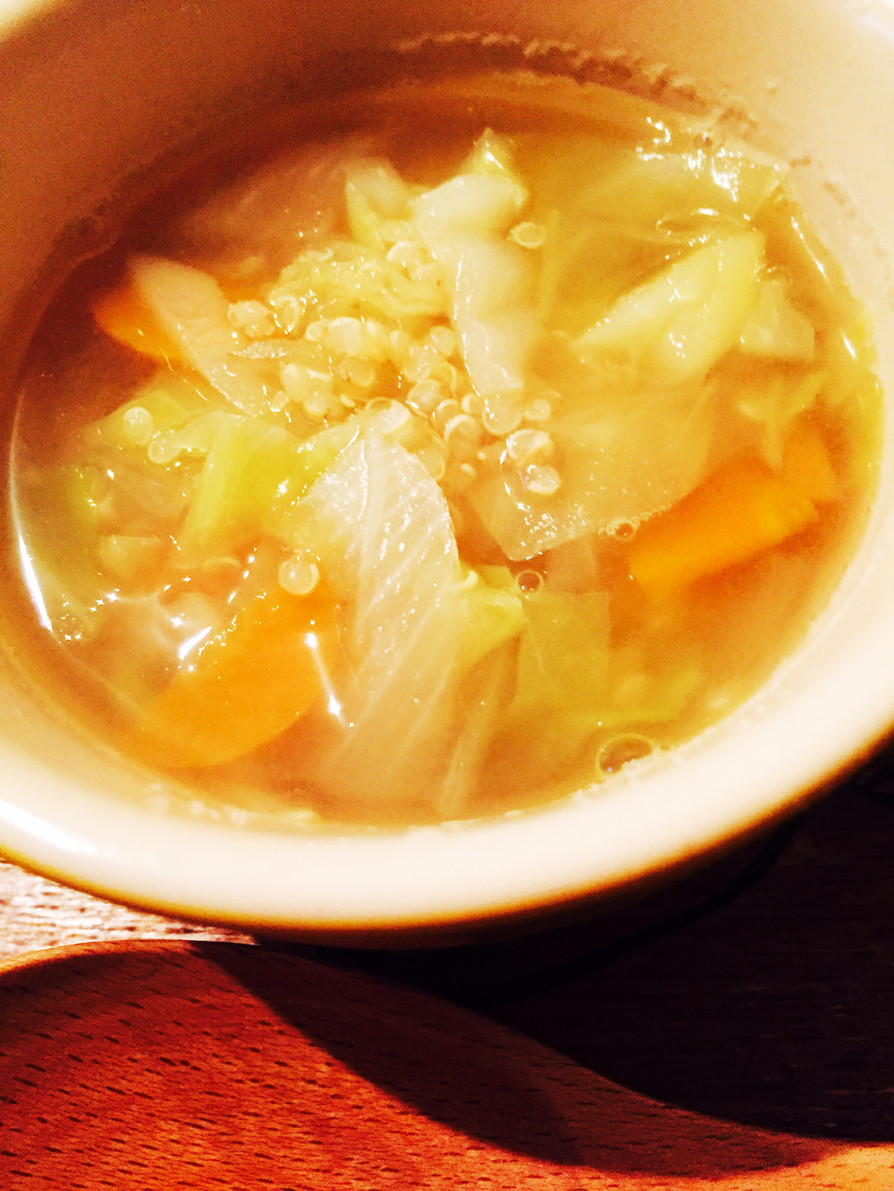 野菜の旨味たっぷりキヌア入りベジスープの画像