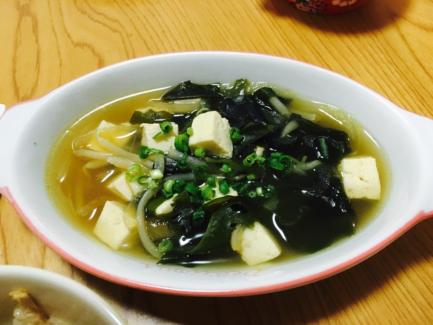玉ねぎと豆腐のワカメスープの画像