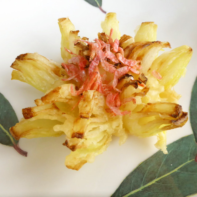 簡単 サクッとうまい 新玉の花咲く天ぷら レシピ 作り方 By やまのあやち クックパッド 簡単おいしいみんなのレシピが352万品