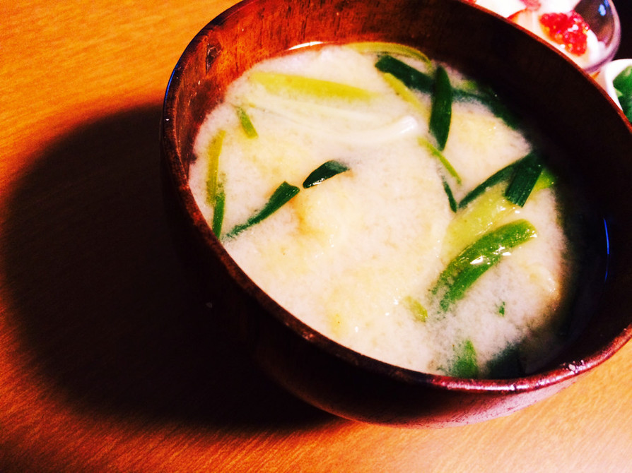 アサツキと揚げのスタミナ味噌汁の画像