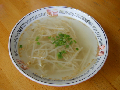 中華風簡単もやしスープの写真