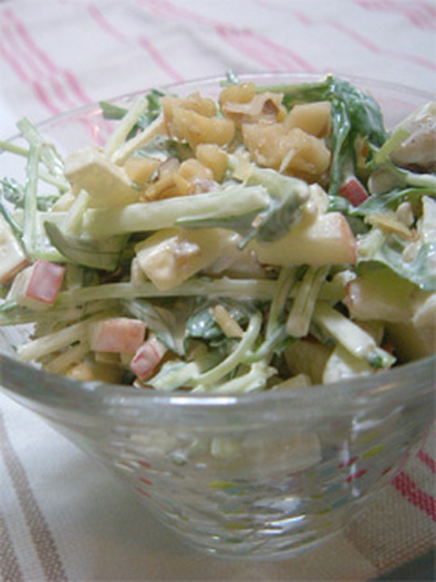 水菜とりんごのしゃきしゃきサラダの写真
