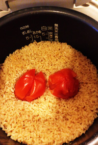簡単☆炊飯器エバラ焼肉のたれでトマトご飯