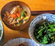 【具沢山】しめじと小松菜のお味噌汁の写真