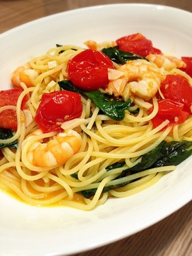 バジル香る♪フルーツトマトとエビのパスタ