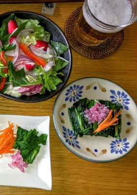 ほうれん草のおひたし、ラディッシュのせ