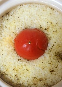 丸ごとトマトの土鍋ごはん