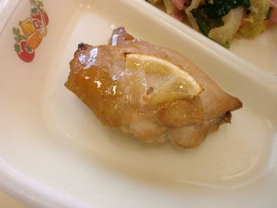 南房総市給食◆鶏肉のレモン漬け焼きの写真