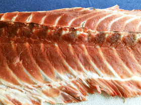 本マグロ中落ち、赤身は削ぎたてが美味い