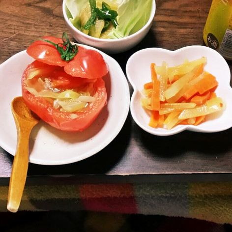 器をトマトにした丸ごと食べれる野菜スープ